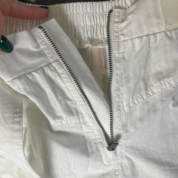 NWT Free People Movement “In The Lead” Cargo Shorts White Ivory Stretch Sz Large - Picture 6 of 6